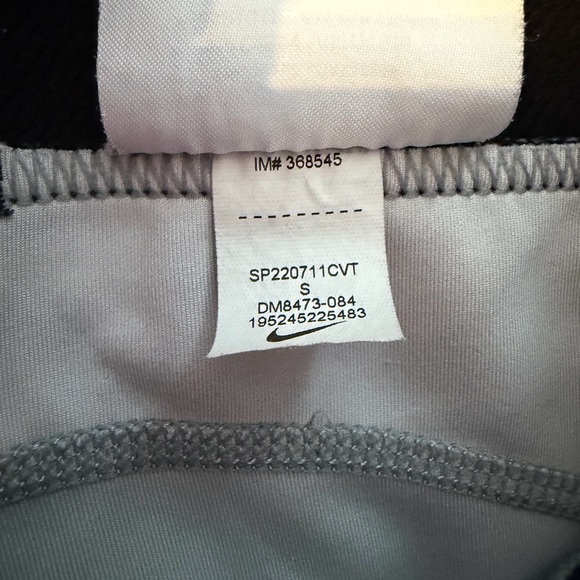 Nike Pro Black and White Floral Reversible Set - Picture 5 of 6